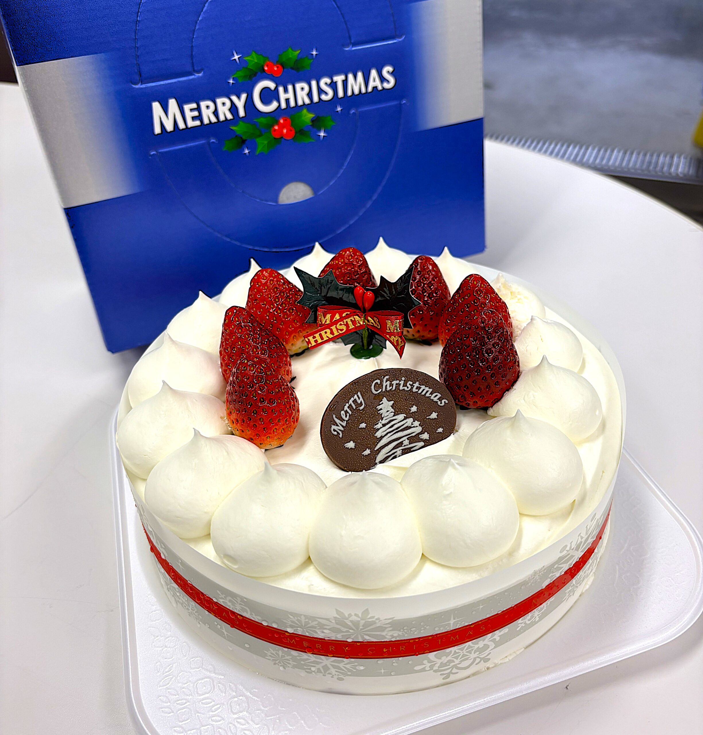 「年末恒例！クリスマスケーキを配達しました」のアイキャッチ画像